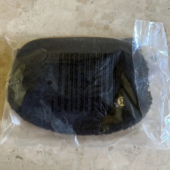 Everywhere BELT BAG Fleece black Fanny Pack LAST CHANCE Lululemon - Picture 6 of 16